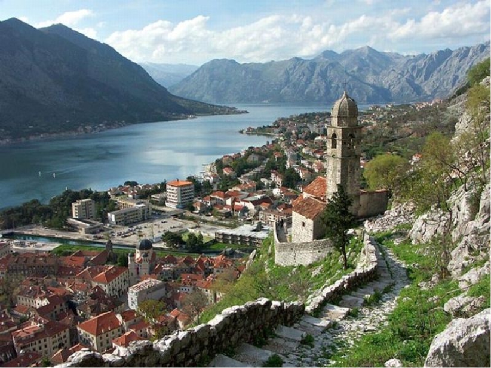 KOTOR CRUCEROS COSTA DALMATA BALCANES MONTENEGRO