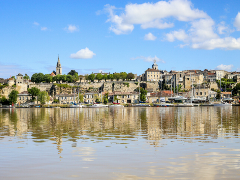 CRUCEROS FLUVIALES BURDEOS BOURG FRANCIA BOURG SUR GIRONDE FRANCE BORDEAUX CRUISES CRUCEROS BURDEOS CRUCEROS GARONA CRUCEROS GIRONDA
