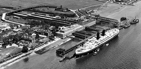 TILBURY LONDON PORT PASSEGENGER TERMINAL TILBURY CRUISES LONDON TILBURY CRUISES
