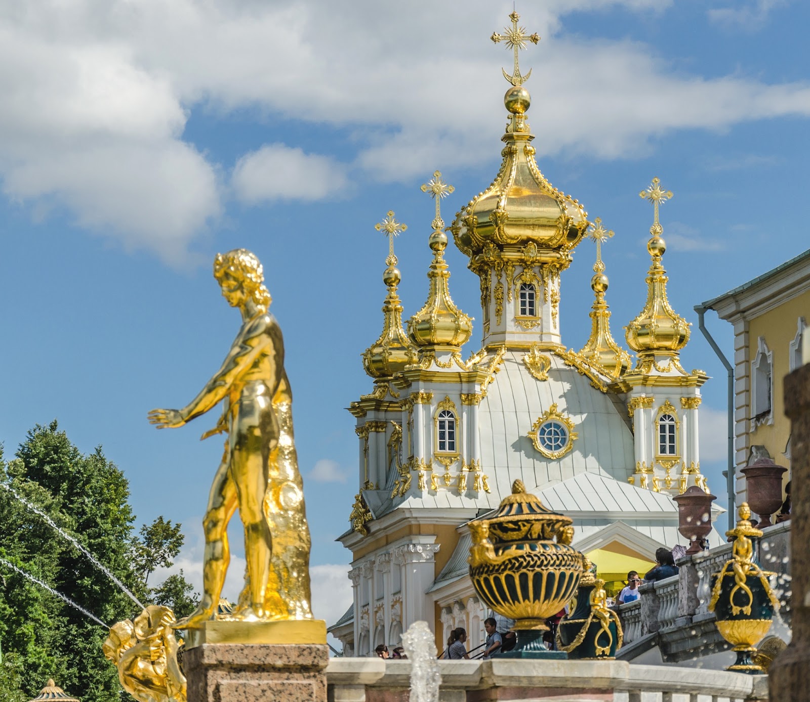 El impresionante Palacio Peterhoff en San Petersburgo (Rusia) visita obligada de este itinerario, sobre todo por sus jardines y fuentes monumentales. PETERHOFF PALACE RUSSIAN RIVER CRUISES CRUCEROS RUSIA SAN PETERSBURGO PALACIO PETERHOF