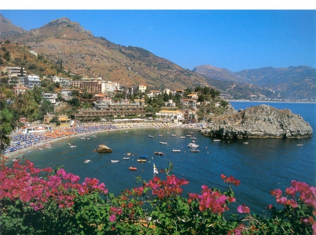 La bella playa Mazzarro 