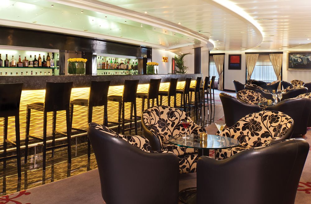 El Stars Lounge, uno de los más populares salones a bordo del Seven Seas Navigator (Regent Seven Seas Cruises) REGENT SEVEN SEAS CRUISES SEVEN SEAS NAVIGATOR REGENT CRUISES LUXURY CRUISES REGEN SEVEN SEAS CRUCEROS DE LUJO REGENT SEVEN SEAS NAVIGATOR CRUCEROS RSSC REGENT CRUISES CRUCEROS EN SUITE #crucerosdelujo #luxurycruises #crucerosexclusivos #regentsevenseas #regentcruises #rssc #crucerosregent #sevenseasnavigator #crucerosensuite #crucerospararicos #richpeoplecruises #millionairescruises
