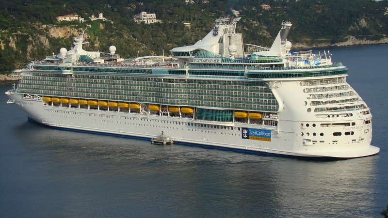 El Independence of the Seas fondeando CRUCEROS INDEPENDENCE OF THE SEAS CRUCEROS FIORDOS ROYAL CARIBBEAN