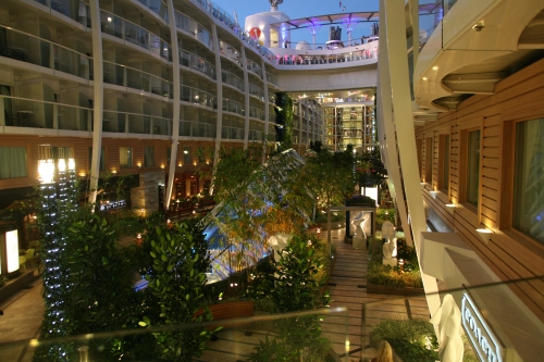 OASIS OF THE SEAS CRUCERO CENTRAL PARK ARBOLES PLANTAS