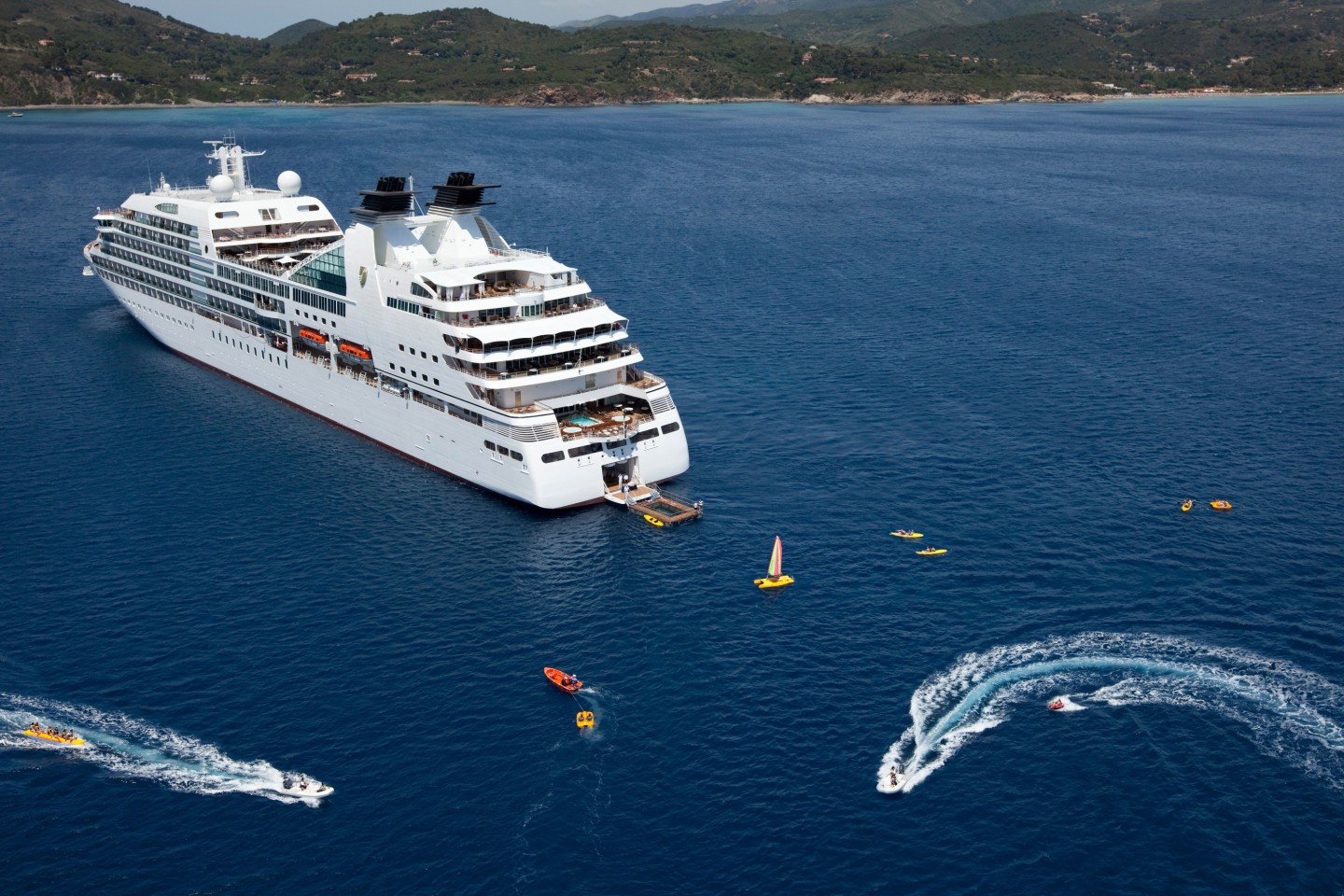 El Seabourn Quest fondeando y con la Marina abierta. CRUCEROS DE LUJO SEABOURN ODYSSEY SEABOURN SOJOURN SEABOURN QUEST CRUCEROS EN SUITE SUITE CRUISES SEABOURN LUXURY CRUISES SEABOURN ODYSSEY SEABOURN QUEST SEABOURN SOJOURN CRUISE SHIP LUXURY TRAVEL SEABOURN CRUISES SEAVOURN ODYSSEY SEABURN CRUISES SEABORN CRUISES LUXURY CRUISES CRUCEROS DE LUJO SEABOURN CRUISES THE YACHTS OF SEABOURN CRUISES LUXURY CRUISE YACHT CRUISES SMALL SHIP CRUISES SEABOURN DELUXE CRUISES CRUCEROS DE LUJO EN YATE SEABOURN CRUCEROS DE LUJO CRUCEROS LUJOSOS CRUCEROS EN BARCO PEQUEÑO CRUCEROS EXCLUSIVOS GASTRONOMIA DE LUJO ESTRELLAS MICHELIN STARS CRUCEROS GASTRONOMICOS CRUCEROS EXCLUSIVOS #Seabourn #LuxuryCruises #SeabournOdyssey #SeabournQuest #SeabournSojourn #SeabournCruises #SeabournLuxuryCruises #Yacht #YachtCruises #SmallShipCruises #SeabournShips #Crucerosdelujo #CrucerosExclusivos #CrucerosSeabourn #CrucerosenSuite #SuiteCruises #LuxuryYachtCruises #ReservasSeabourn #SeabournReservations #SeabournContact #SeabournShips #SeabournCruiseShips