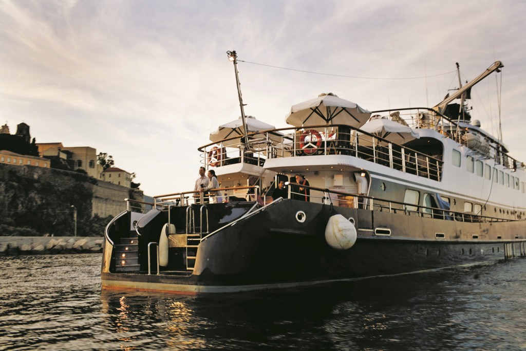 CALLISTO CRUCEROS ISLANDIA CRUCEROS NORTE DE EUROPA CRUCEROS EN YATE CRUCEROS ISLANDIA ICELAND CRUISES YACHT CRUISES VARIETY CRUISES ICELAND CUBA CRUISES CRUCEROS POR CUBA EN YATE