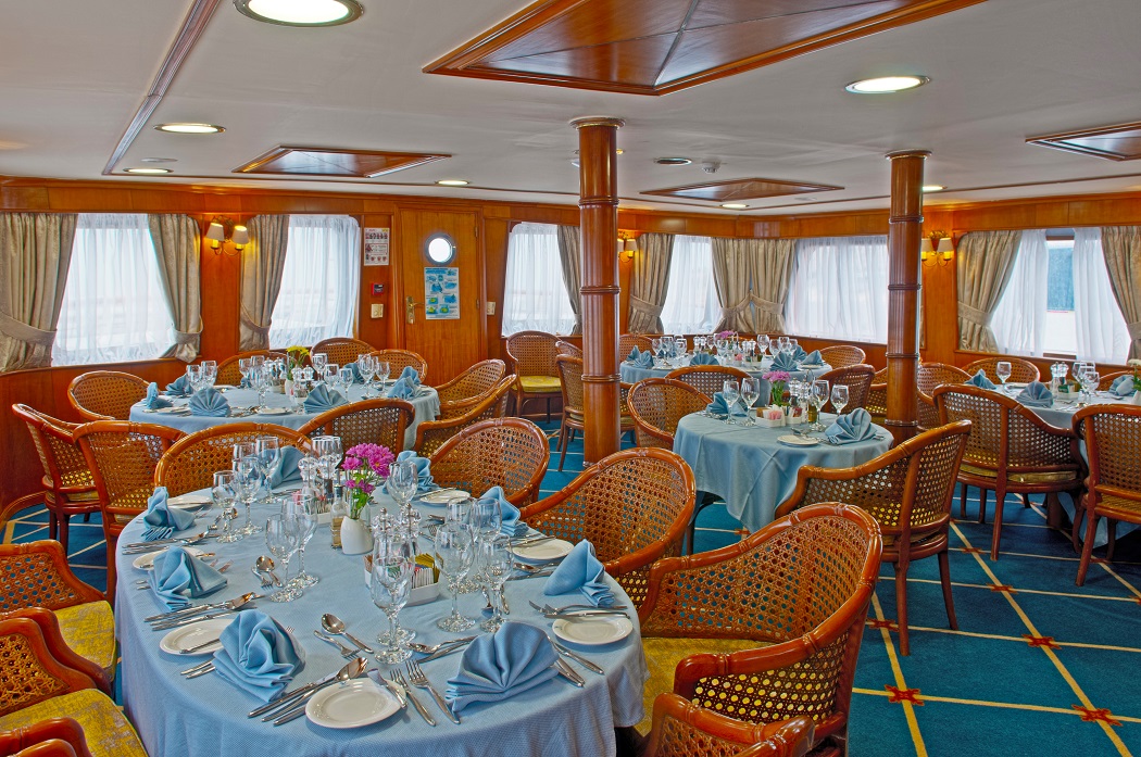 CALLISTO CRUCEROS ISLANDIA CRUCEROS NORTE DE EUROPA CRUCEROS EN YATE CRUCEROS ISLANDIA ICELAND CRUISES YACHT CRUISES VARIETY CRUISES ICELAND CUBA CRUISES CRUCEROS POR CUBA EN YATE RESTAURANTE