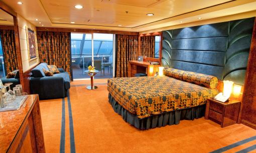 Yacht Club Deluxe Suite YC1