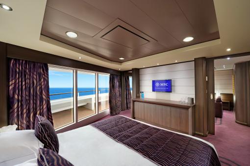 Executive Suite Yacht Club YC2