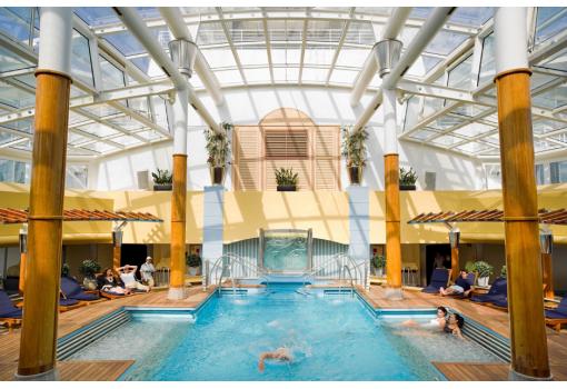 El AquaSpa tiene su propia piscina cubierta y su solarium