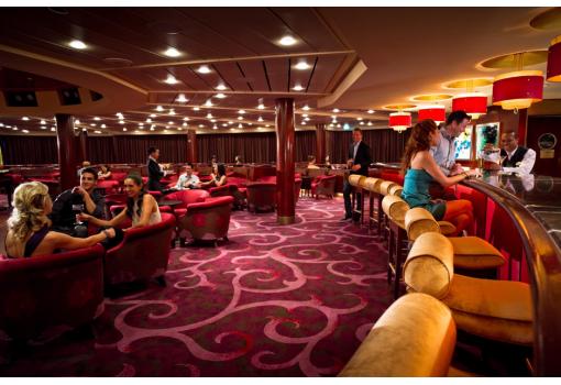 El Rendez Vous Lounge es el punto de encuentro del buque