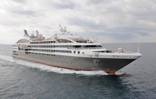 CRUCERO -EMBARQUE Y DESEMBARQUE EN PAPEETE. (Polinesia Francesa)