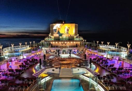 "Movies under the Stars" (Cine bajo las estrellas) 