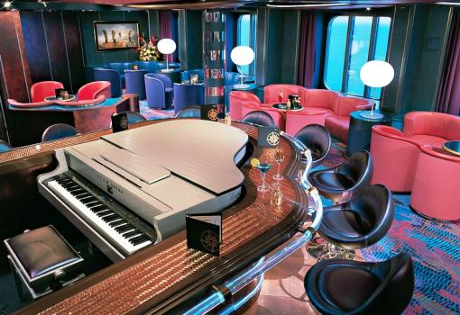 En el Piano Bar nos deleitarán cada noche con música en vivo