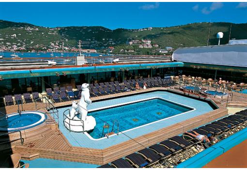 La piscina Lido y su estatua de un oso polar