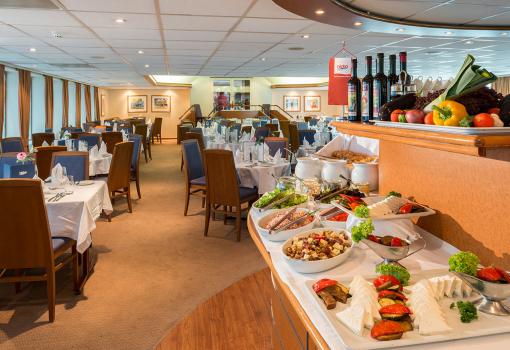 El amplio restaurante Panorama (con buffet en almuerzo)