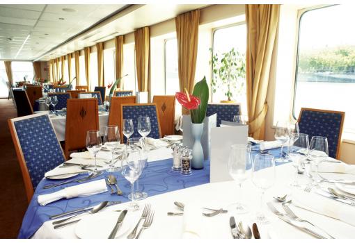El restaurante tiene grandes ventanales panorámicos