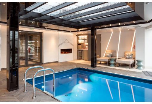 No falta de nada: Piscina cubierta en el Spa