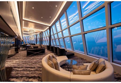 El impactante Observation Lounge, en lo más alto del barco