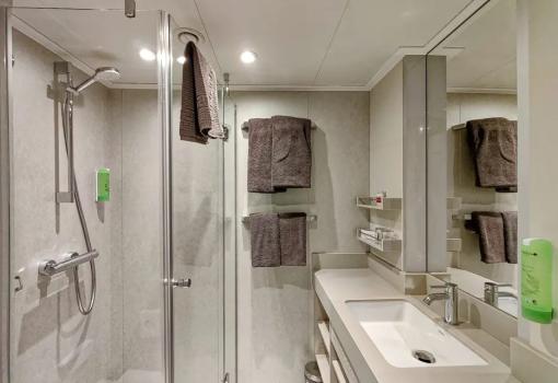 El baño de su cabina está muy bien diseñado 